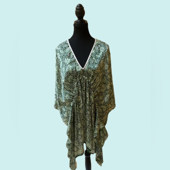 Maggie Coulombe beautiful dress - Picture 5 of 5